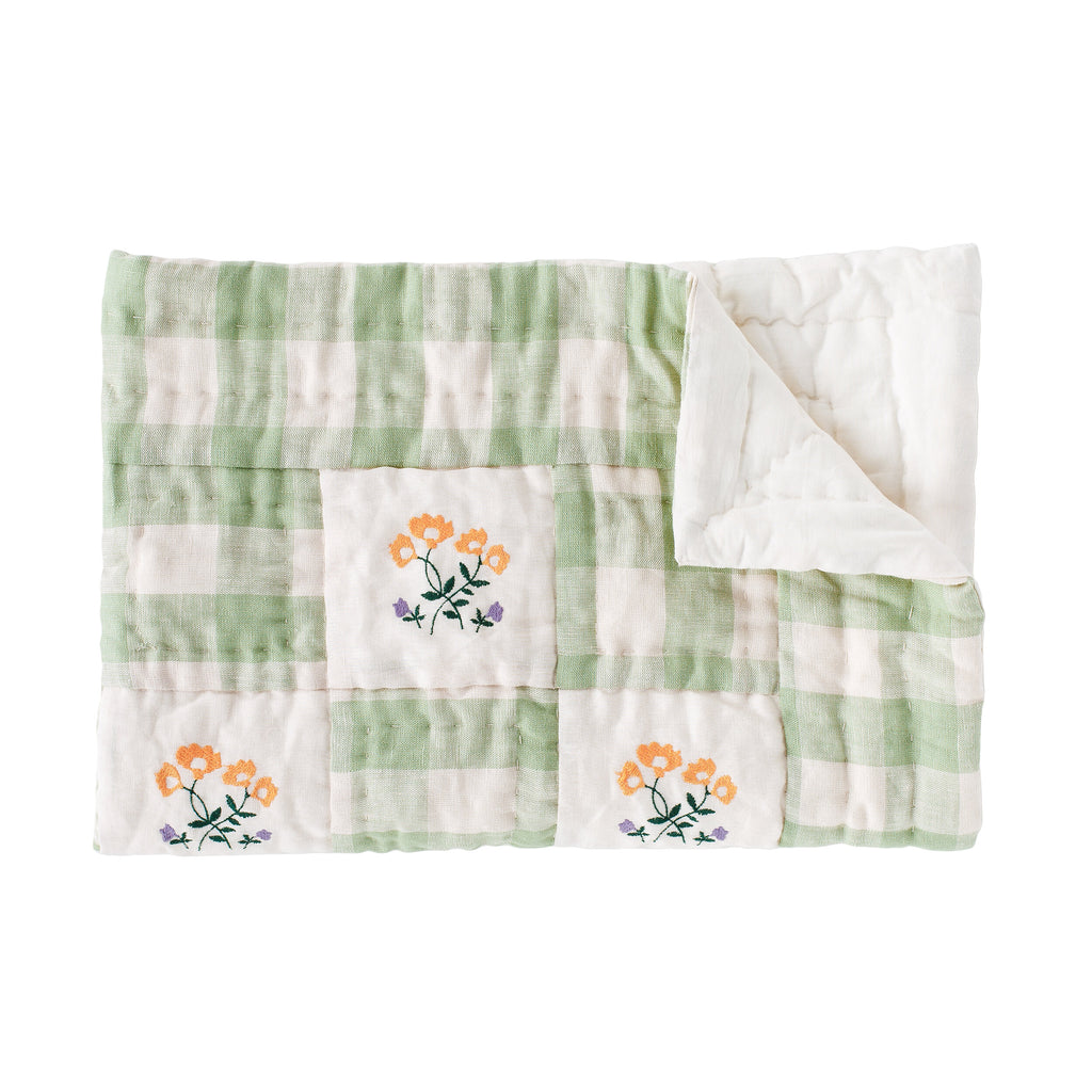 Projecktityyny Embroidered Baby Quilt · Pistachio